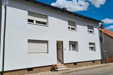 Wohnung Bexbach - 4 Zimmer, 100 m&sup2;, 1.160&euro; | Angebot:24837147