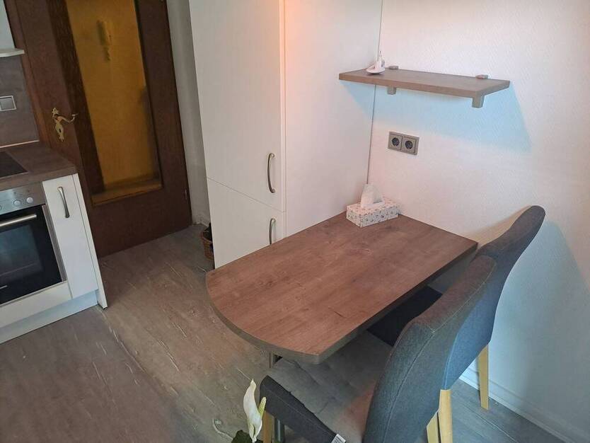 gepflegte 2,5-Zimmer-Wohnung mit Balkon in HH-Cranz
