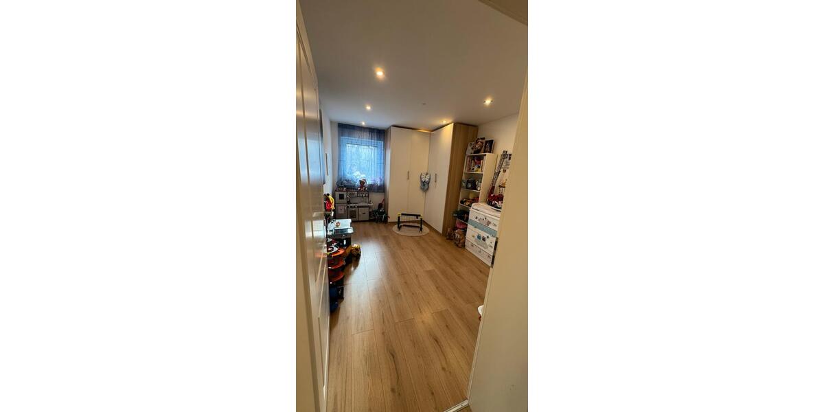 Etagenwohnung Böblingen - 4 Zimmer, 100 m&sup2;, 2.200&euro; | Angebot:24677436