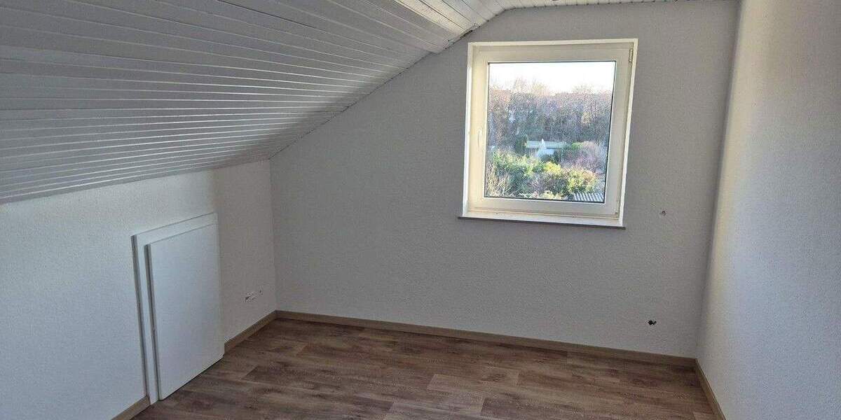 Reihenendhaus Mönchengladbach Windberg - 9 Zimmer, 200 m&sup2;, 2.350&euro; | Angebot:24735774