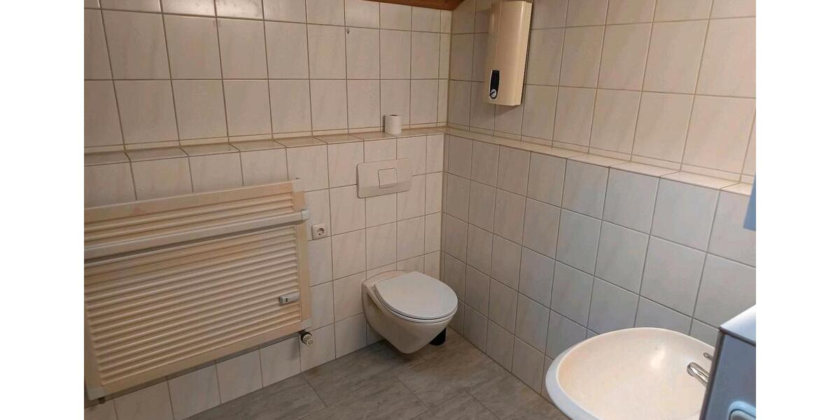 Dachgeschoßwohnung Landau an der Isar - 2 Zimmer, 100 m&sup2;, 740&euro; | Angebot:25943942