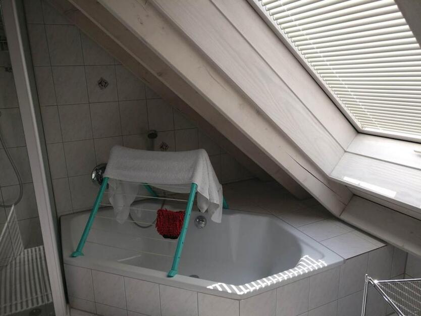 3 Zimmer Maisonette Wohnung mit hohen Decken und Fussbodenheizung zimmer