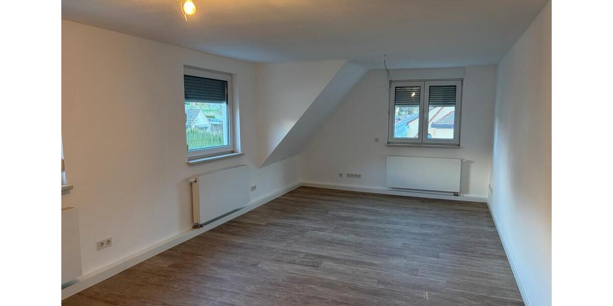 Dachgeschoßwohnung Floh-Seligenthal Seligenthal - 2.5 Zimmer, 65 m&sup2;, 650&euro; | Angebot:25916190