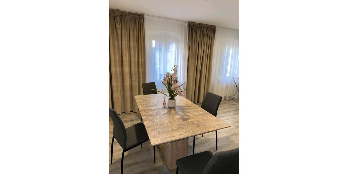 Wohnen auf Zeit Crimmitschau - 3 Zimmer, 100 m&sup2;, 17&euro; | Angebot:24222864