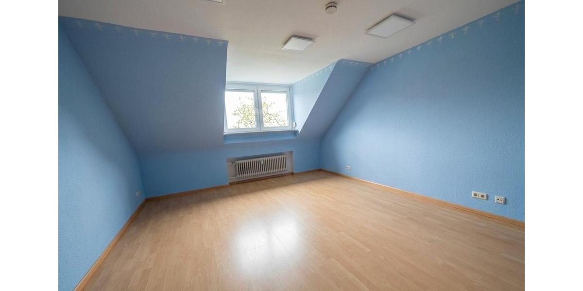 Dachgeschoßwohnung Trier Nord - 2 Zimmer, 94 m&sup2;, 890&euro; | Angebot:26105478