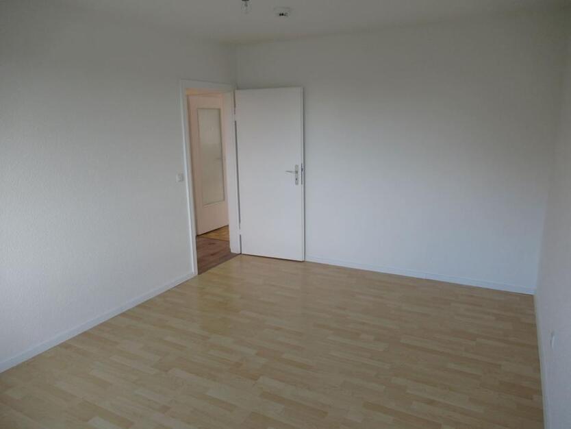 Uninähe. 2 -Zi.- Whg. mit Balkon und EBK. Prima Lage in Herrenhausen. zimmer