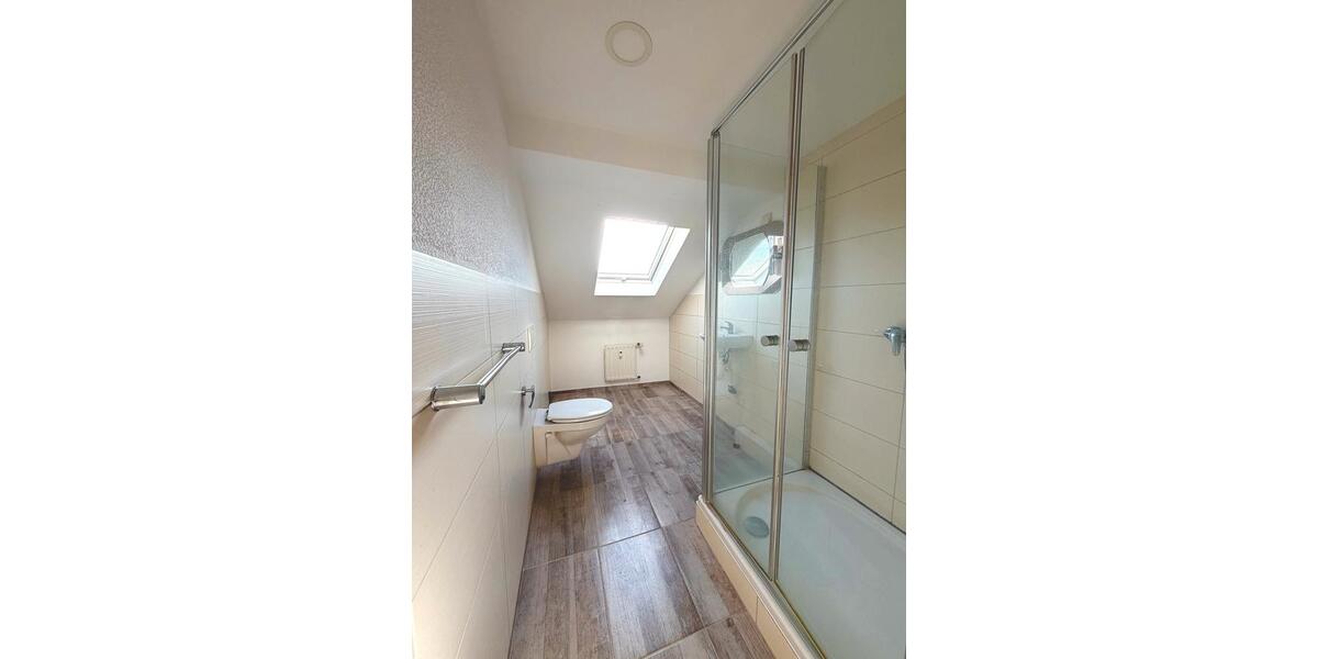 Dachgeschoßwohnung Oberderdingen - 2 Zimmer, 78 m&sup2;, 800&euro; | Angebot:26693299