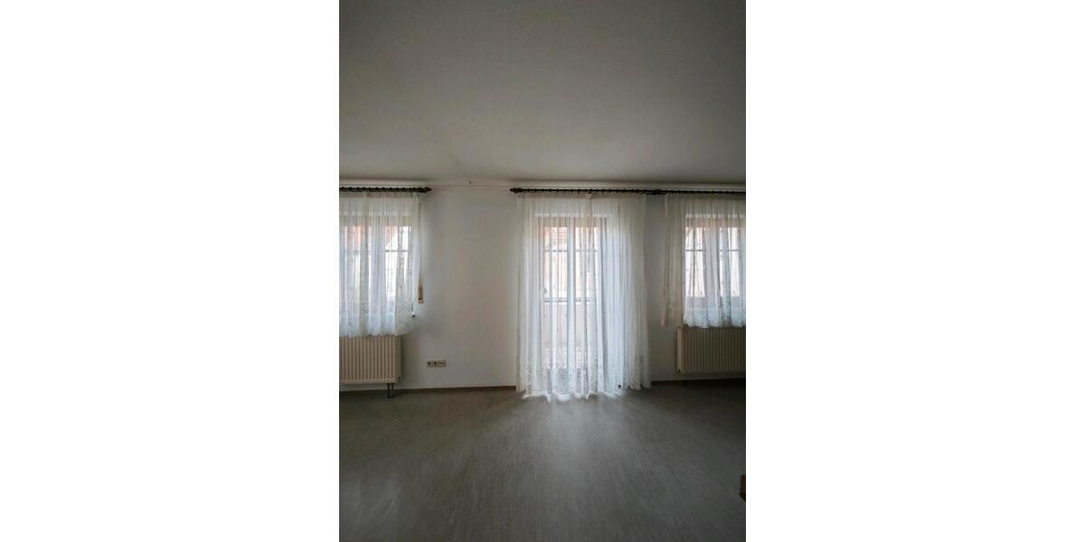 Etagenwohnung Gunzenhausen - 3 Zimmer, 77 m&sup2;, 700&euro; | Angebot:25657295