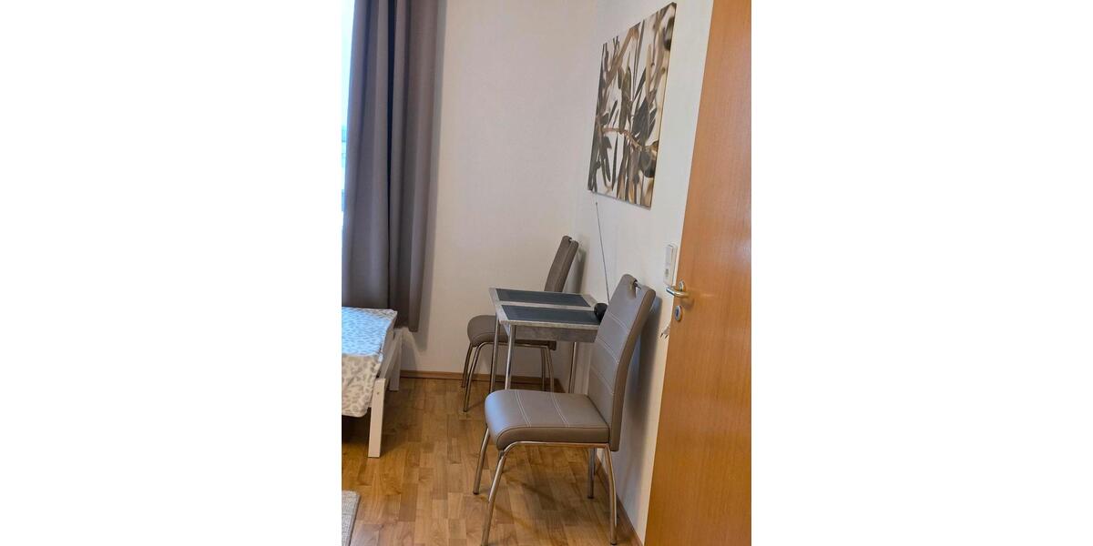 Wohnen auf Zeit Zwickau - 2 Zimmer, 52 m&sup2;, 300&euro; | Angebot:24954296