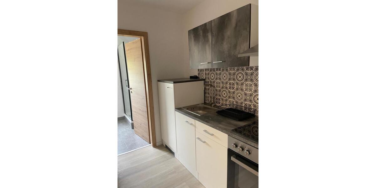 1 Zimmer in 3 er WG frisch renoviert 1 zimmer