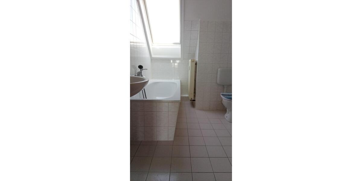 Dachgeschoßwohnung Altenburg - 3 Zimmer, 69 m&sup2;, 400&euro; | Angebot:26381318