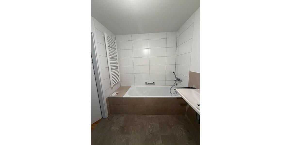 Erstbezug: Barrierefreie 3-Zi. Whg. Inkl Küche und 2 Parkplätzen 3 zimmer