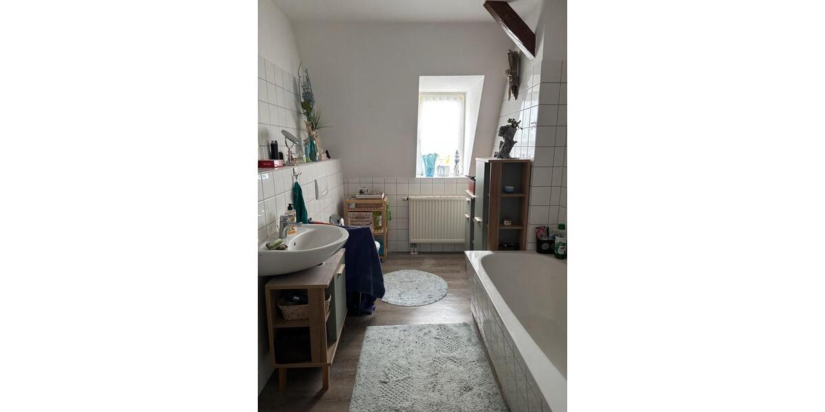 Dachgeschoßwohnung Weißenfels - 4 Zimmer, 108 m&sup2;, 1.026&euro; | Angebot:25824427