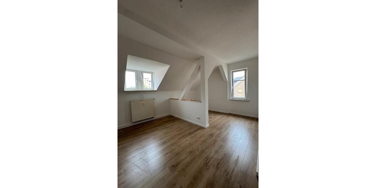 Dachgeschoßwohnung Glauchau - 3 Zimmer, 64 m&sup2;, 450&euro; | Angebot:26479184