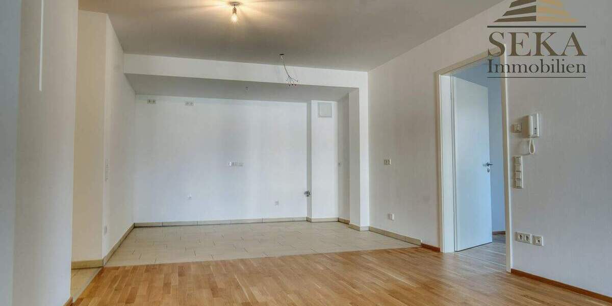 Etagenwohnung Deggendorf - 2 Zimmer, 101 m&sup2;, 1.095&euro; | Angebot:25772724