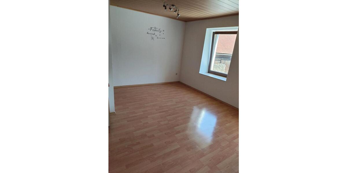 Etagenwohnung Hengersberg - 4 Zimmer, 90 m&sup2;, 500&euro; | Angebot:26693029