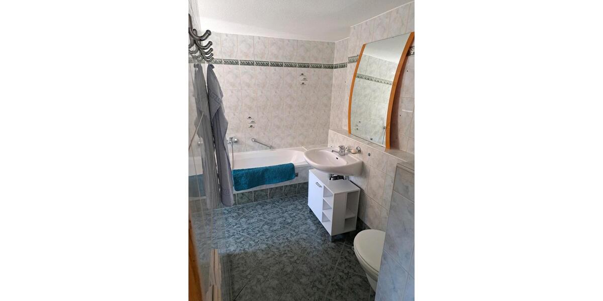 Etagenwohnung Bürgel - 3 Zimmer, 100 m&sup2;, 30&euro; | Angebot:26484590