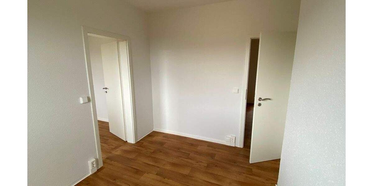 Etagenwohnung Suhl Neundorf - 4 Zimmer, 64 m&sup2;, 400&euro; | Angebot:25250733
