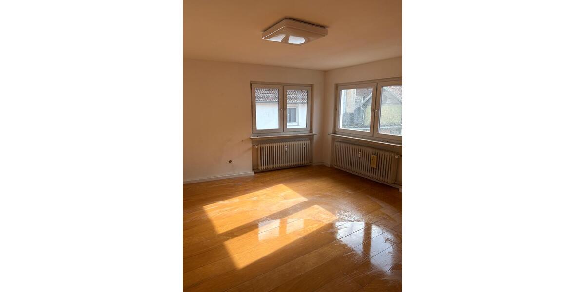 Etagenwohnung Butzbach - 6 Zimmer, 180 m&sup2;, 1.980&euro; | Angebot:26606603