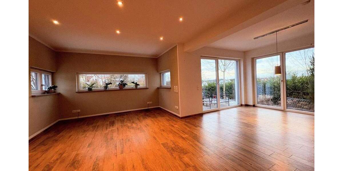 Exklusives Einfamilienhaus Regensburg: Uni UKR - Erstbezug n. Eigennutzung, Garten & Top-Ausstattung 6 zimmer