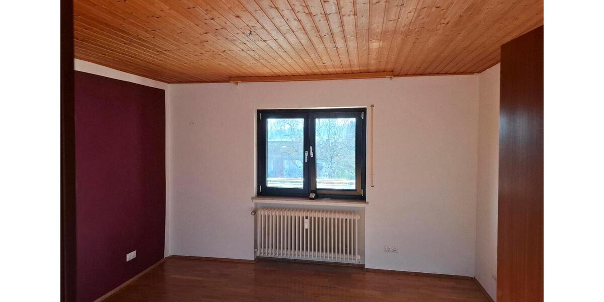Etagenwohnung Lollar - 4 Zimmer, 110 m&sup2;, 1.000&euro; | Angebot:25804439