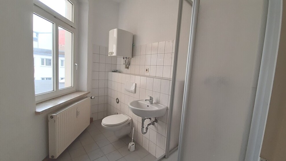 WG-Wohnung mit 4-Zimmern, 2.OG mit 2 Bädern und 2 Küchen in Gera 4 zimmer