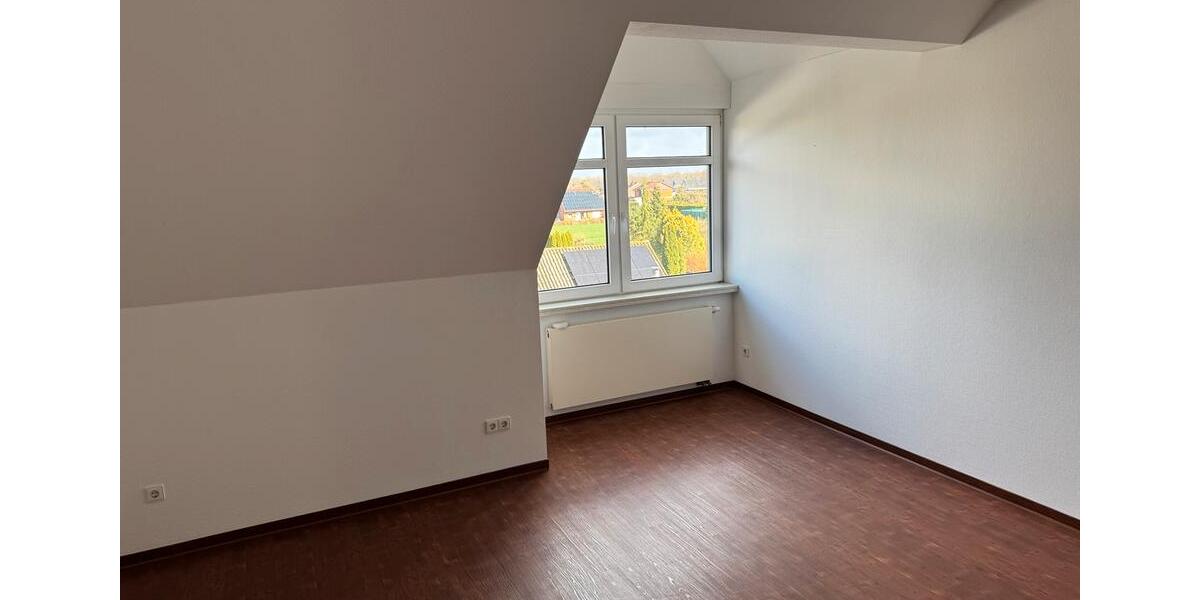 Dachgeschoßwohnung Twist - 3 Zimmer, 135 m&sup2;, 1.080&euro; | Angebot:25656771