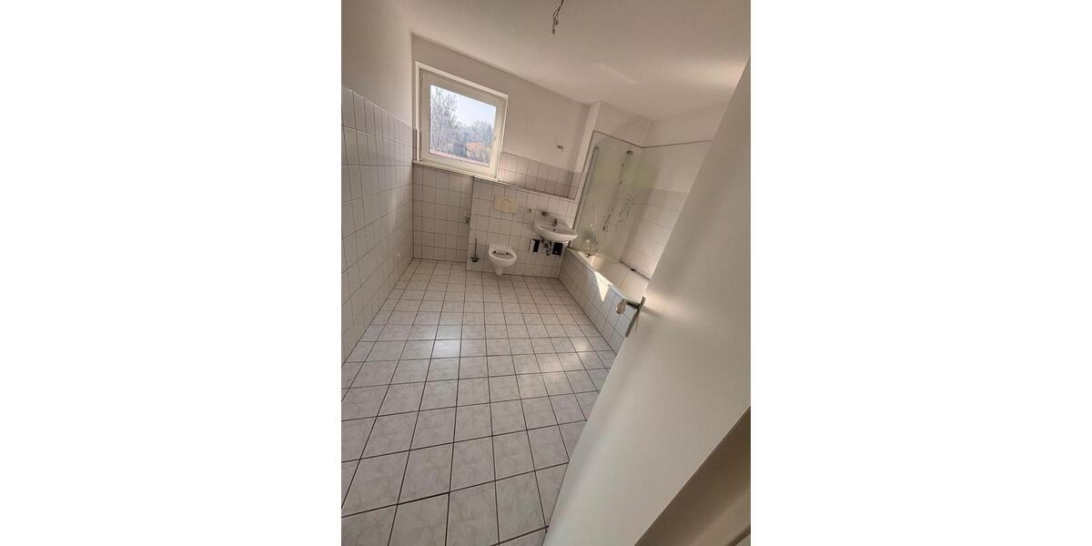 Etagenwohnung Sondershausen - 3 Zimmer, 76 m&sup2;, 365&euro; | Angebot:26085938