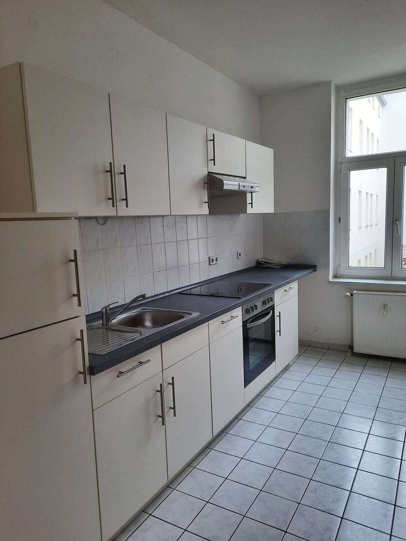 großzügige 3 Zimmer-Wohnung mit Einbauküche *ideal für WG oder Familien* 3 zimmer