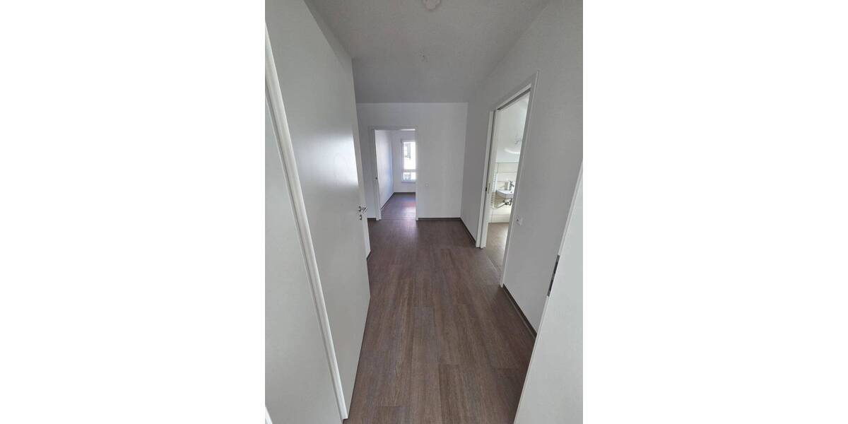 Familiengerechte 4-Zimmer-Wohnung in Merseburg mit Wannenbad, Abstellraum, Balkon und Aufzug 4 zimmer