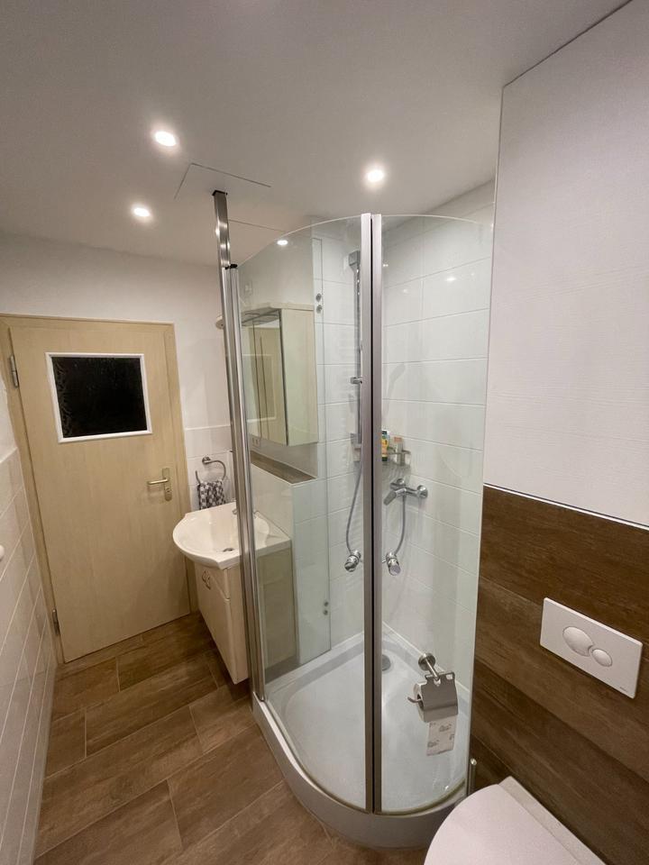 Schöne 3 Raum Wohnung im Grünen, EBK, Wanne, Dusche, Balkon