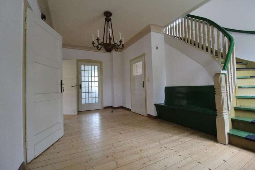 Haus zum Mieten in Lunzenau 950 € 173 m²