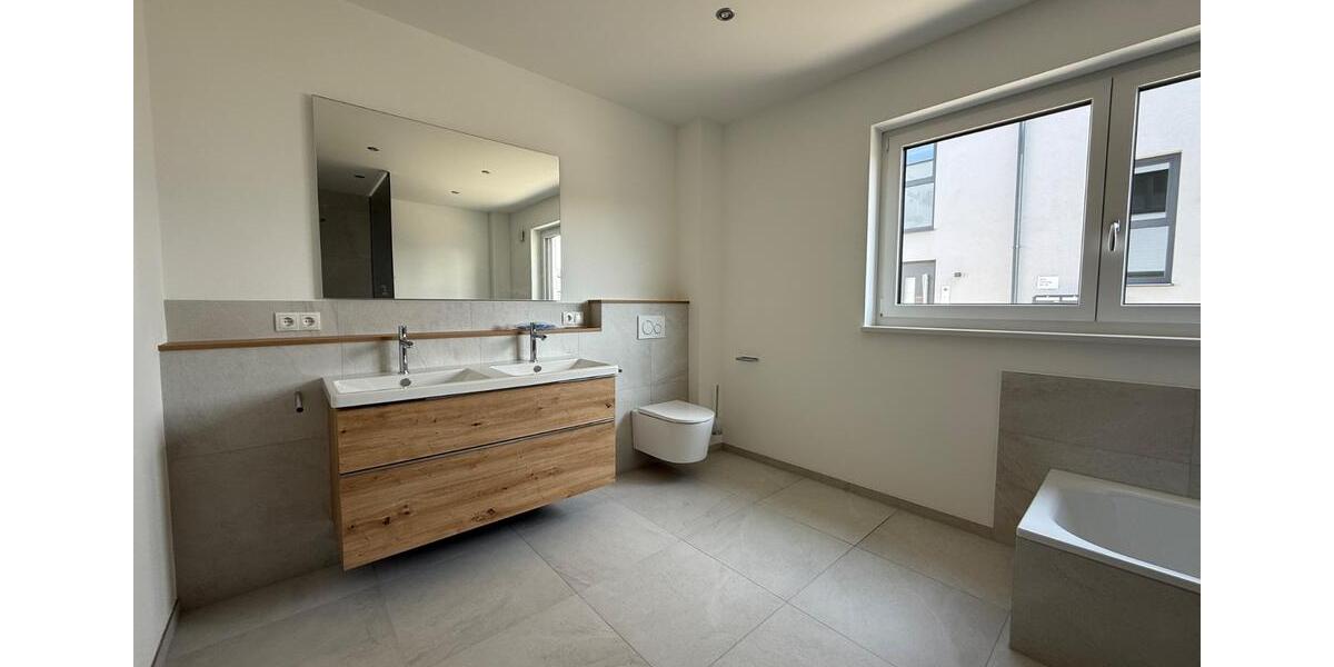 Erdgeschoßwohnung Tüßling - 3 Zimmer, 100 m&sup2;, 1.275&euro; | Angebot:25844843