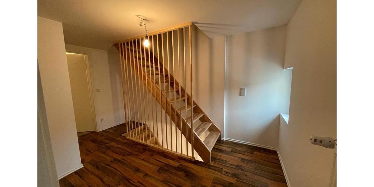 EFH, 5 ZKB , 140qm , 2 Bäder , 2 Parkplätze zu vermieten 2 zimmer