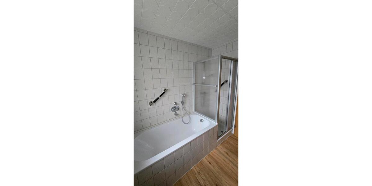 Erdgeschoßwohnung Schwalmstadt - 4 Zimmer, 95 m&sup2;, 750&euro; | Angebot:24362229