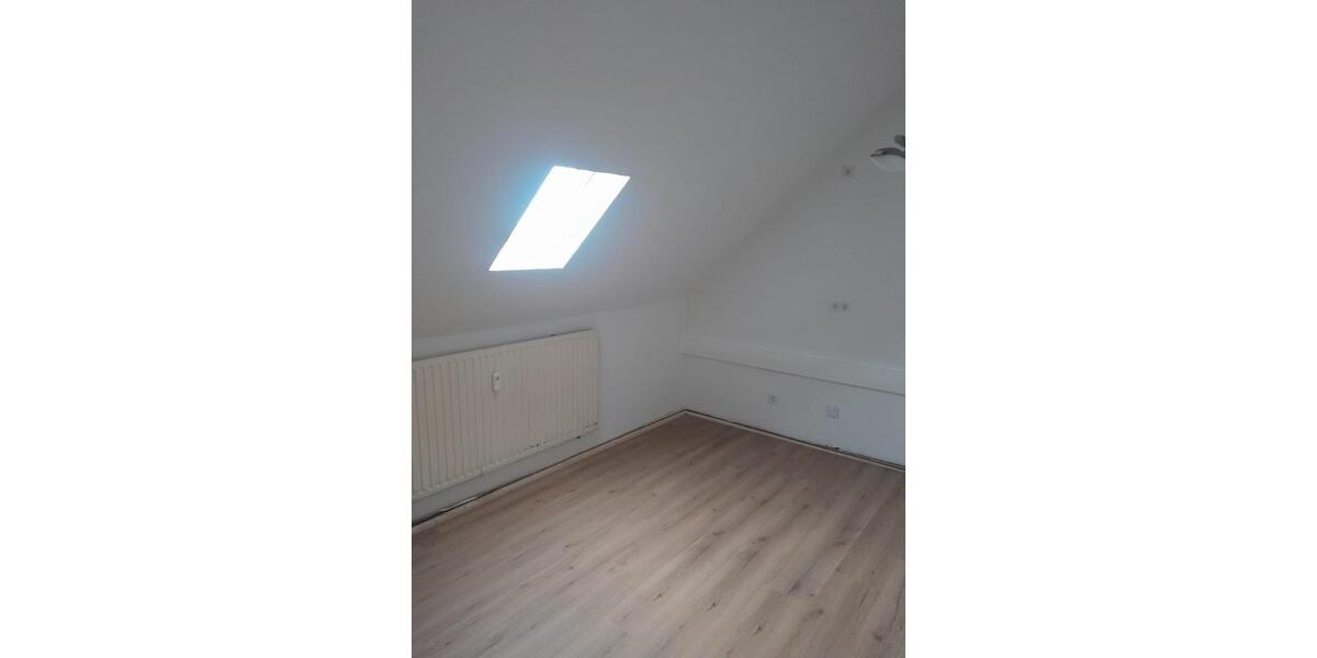 Dachgeschoßwohnung Beltheim - 3 Zimmer, 80 m&sup2;, 600&euro; | Angebot:24396830