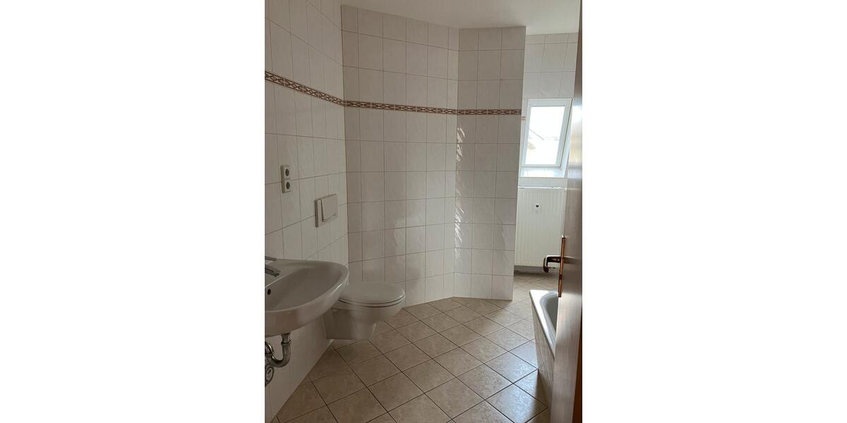 Dachgeschoßwohnung Zschopau - 3 Zimmer, 74 m&sup2;, 530&euro; | Angebot:24979003