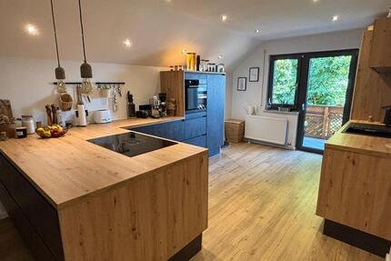 Moderne Dachgeschoßwohnung, offener Wohn- Essbereich, 3 Balkone zimmer