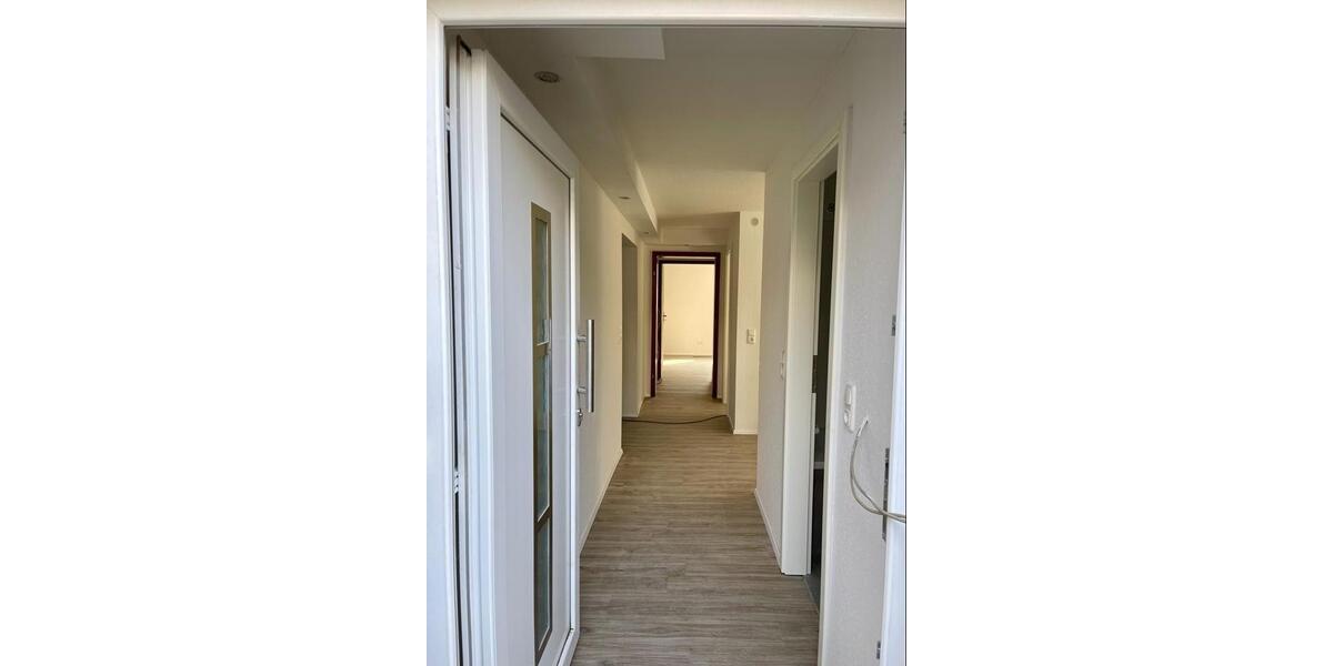 Etagenwohnung Rüsselsheim am Main - 3 Zimmer, 100 m&sup2;, 1.300&euro; | Angebot:26283669