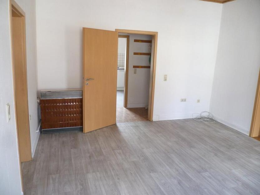 Renoviert 4 ZKB, ca 100 m² 1OG, WG geeignet