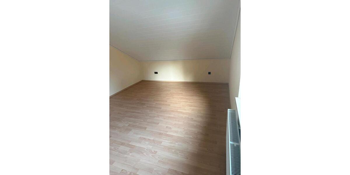Dachgeschoßwohnung Vellmar - 3 Zimmer, 89 m&sup2;, 1.100&euro; | Angebot:26701993