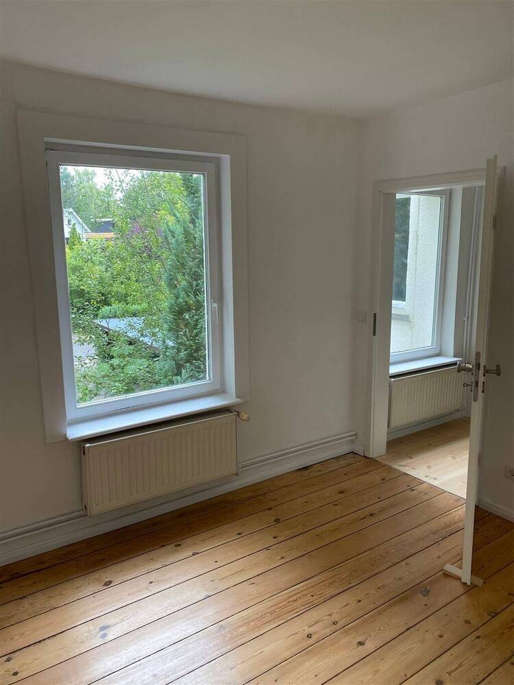 Tolle, Lichtdurchflutete 3 Zimmer Wohnung über 2 Ebenen und großer Terrasse. Erstbezug nach Sanierung!
