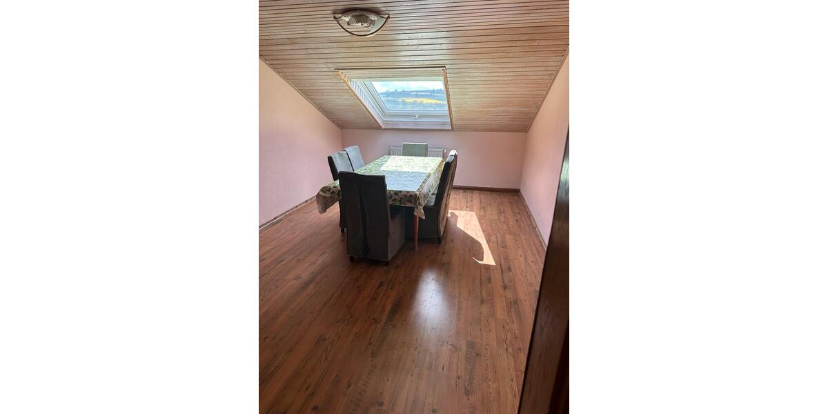 Dachgeschoßwohnung Nüsttal - 4 Zimmer, 90 m&sup2;, 900&euro; | Angebot:26455967