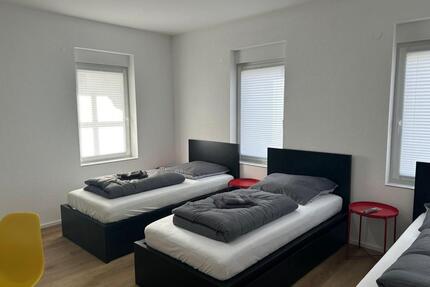 GästeZimmer mit TV, Internet, 2x EtagenduscheWC, Gästeküche, Waschmaschine und Trockner