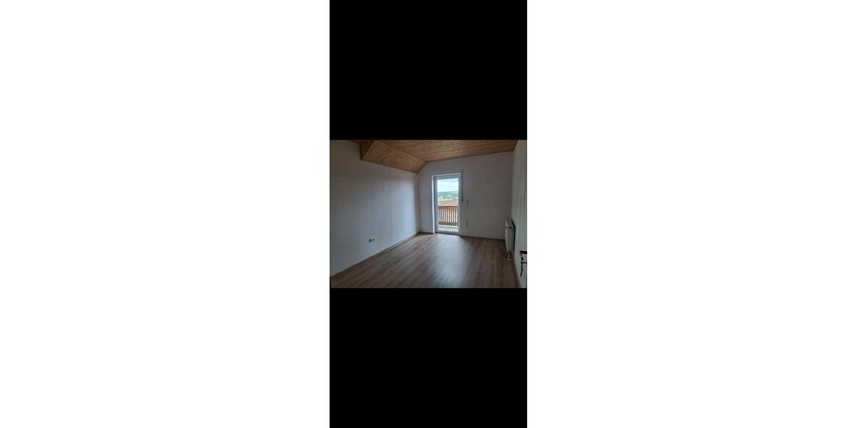 Dachgeschoßwohnung Schierling - 4 Zimmer, 100 m&sup2;, 1.050&euro; | Angebot:26614912