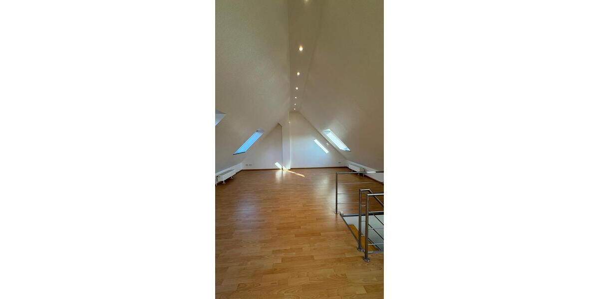 Dachgeschoßwohnung Kiel Elmschenhagen - 3 Zimmer, 104 m&sup2;, 1.200&euro; | Angebot:25717953