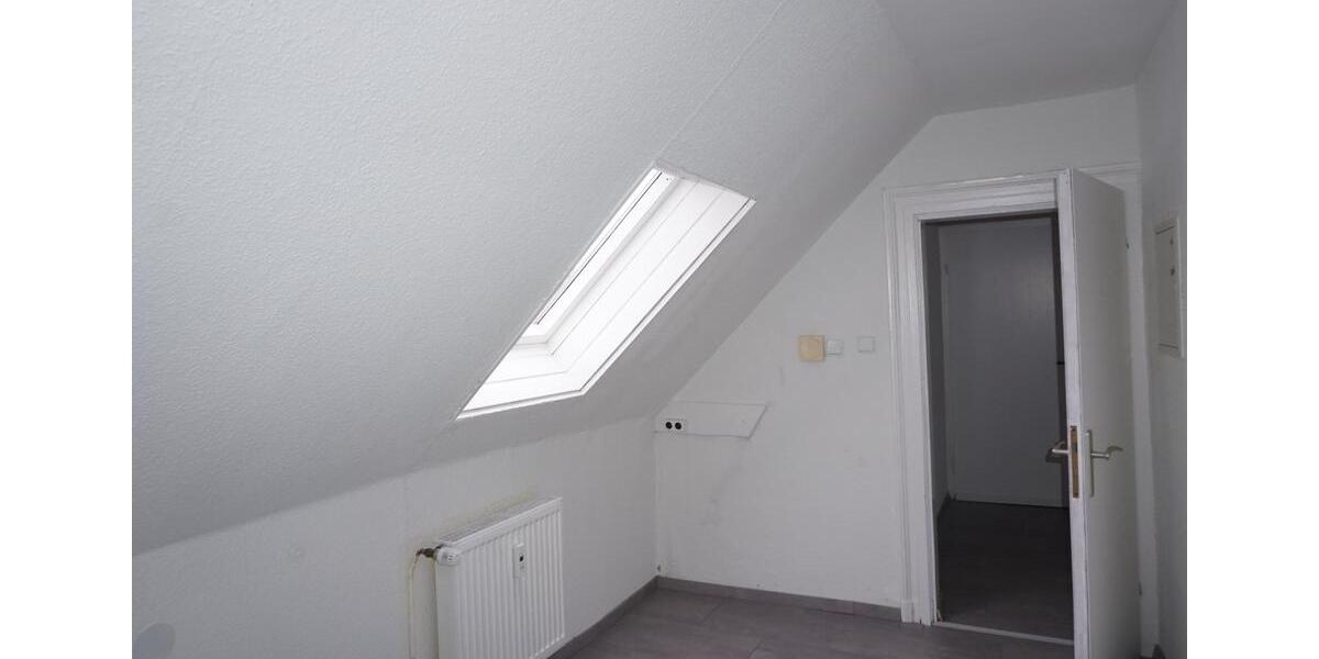 Dachgeschoßwohnung Bad Arolsen - 6 Zimmer, 110 m&sup2;, 825&euro; | Angebot:24867683