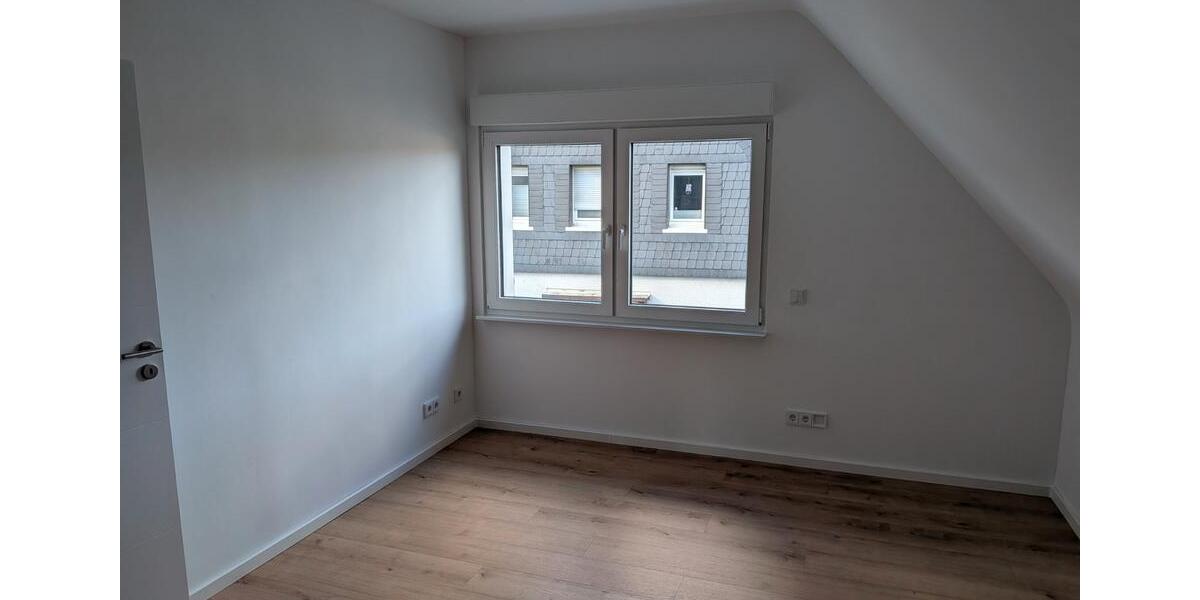 Dachgeschoßwohnung Gummersbach Berstig Süd - 3 Zimmer, 70 m&sup2;, 900&euro; | Angebot:26062545