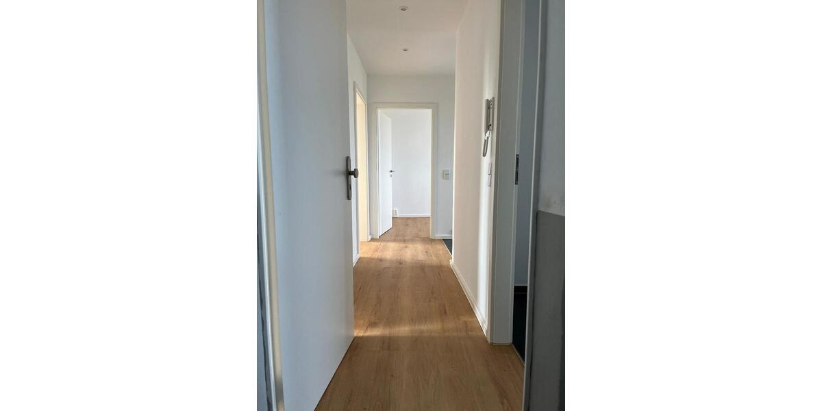Frisch renovierte 3-Zimmer-Wohnung mit Einbauküche und Balkon 3 zimmer