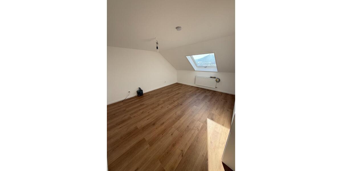 Dachgeschoßwohnung Laudenbach - 3 Zimmer, 77 m&sup2;, 1.450&euro; | Angebot:25805710